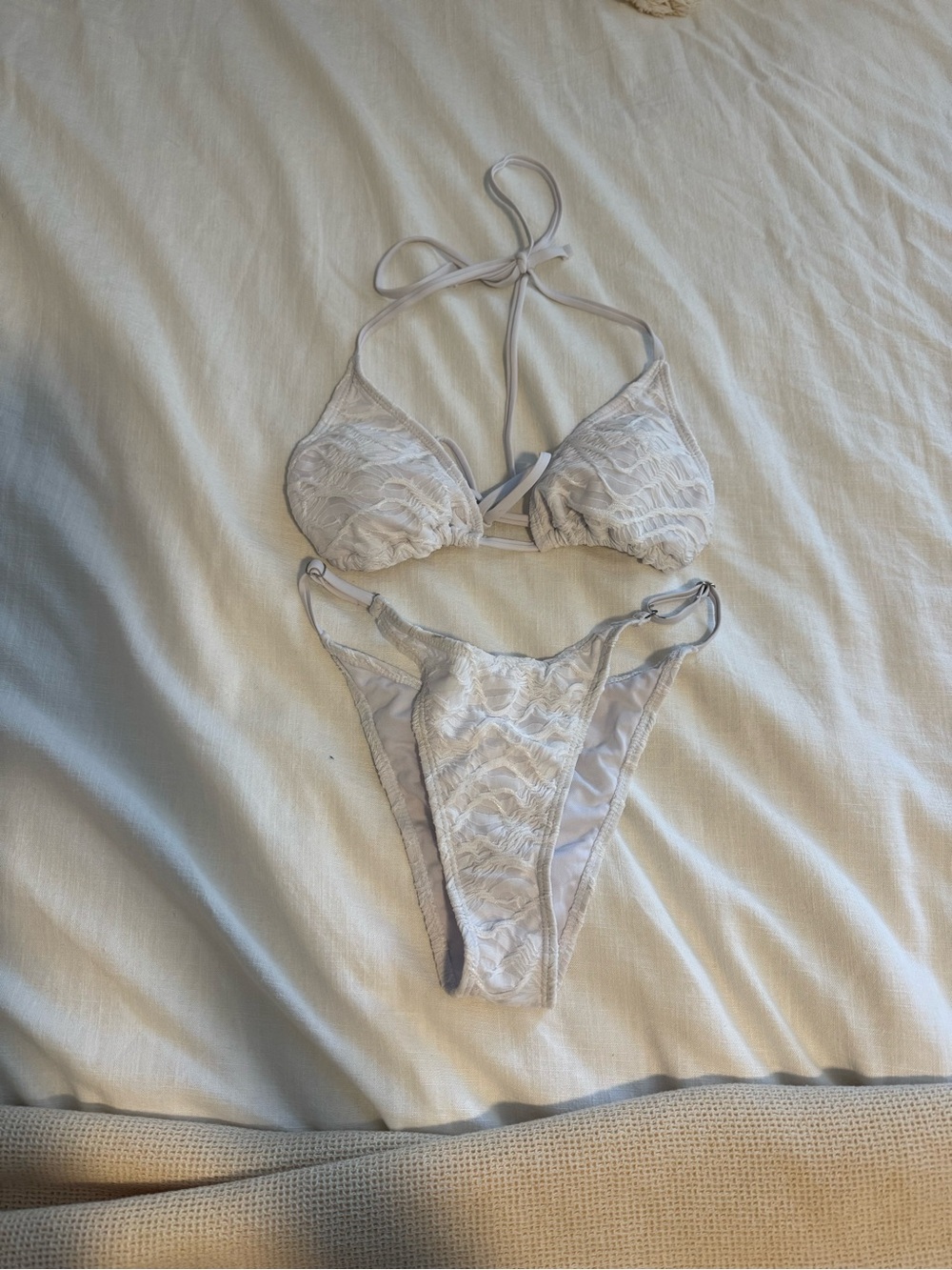 Lace Texture Triangle Bikini Set in White